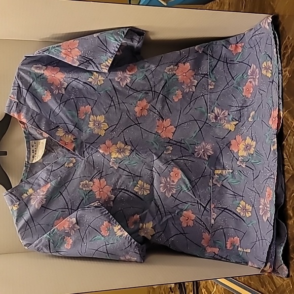 Scrub top - Picture 1 of 4